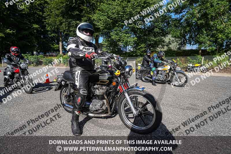 Vintage motorcycle club;eventdigitalimages;mallory park;mallory park trackday photographs;no limits trackdays;peter wileman photography;trackday digital images;trackday photos;vmcc festival 1000 bikes photographs
